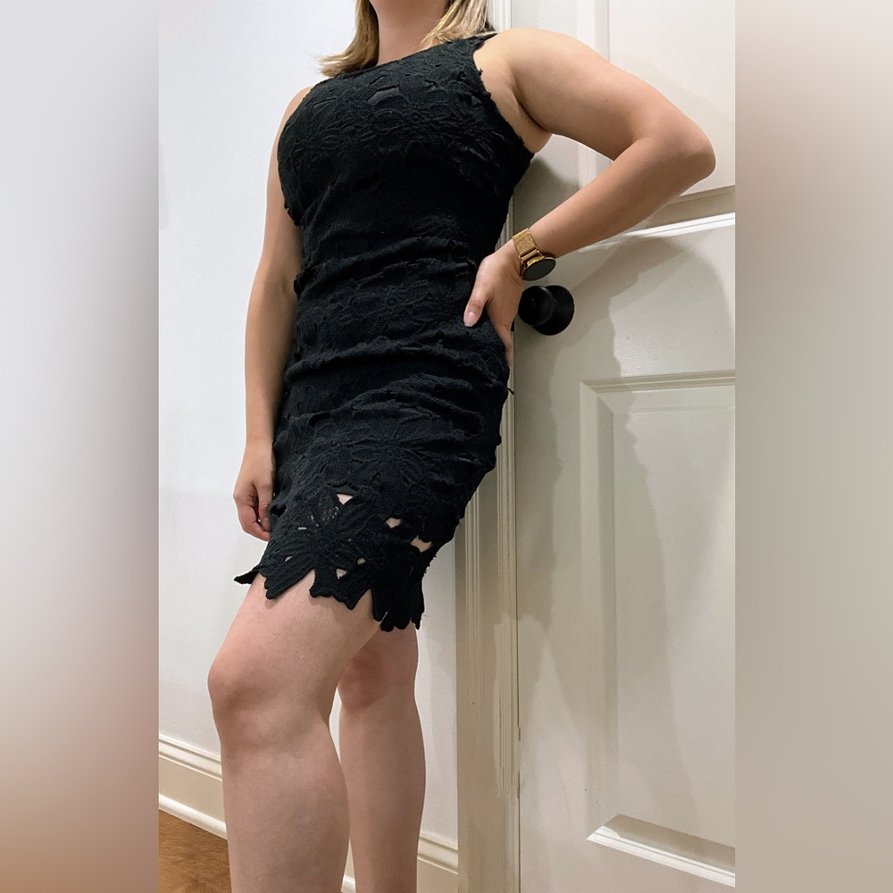 Beautiful classic lace dress, perfect for summer, no clear fabrics